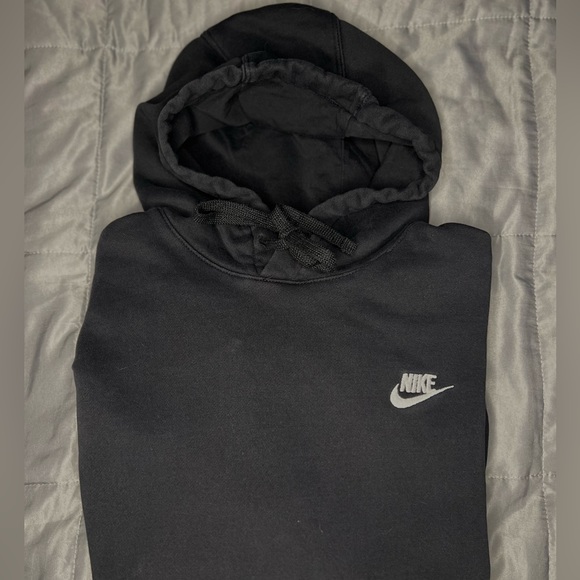 SOLD Nike Men's Sportswear Club Fleece Pullover Hoodie - Picture 6 of 7